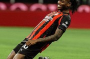 莱奥一剑封喉，AC米兰1-0复仇拉齐奥，登顶意甲积分榜坐山观虎斗